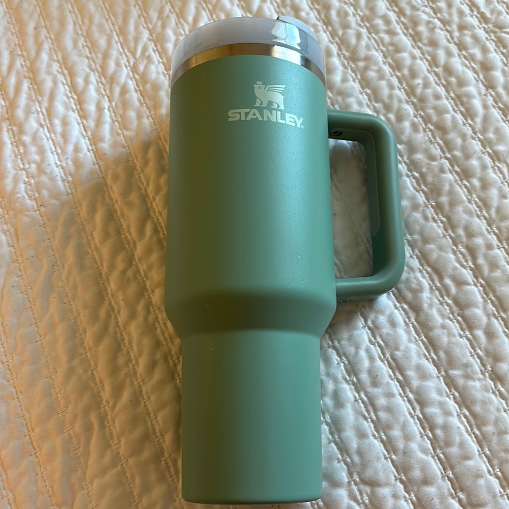 Stanley water bottle 40 oz